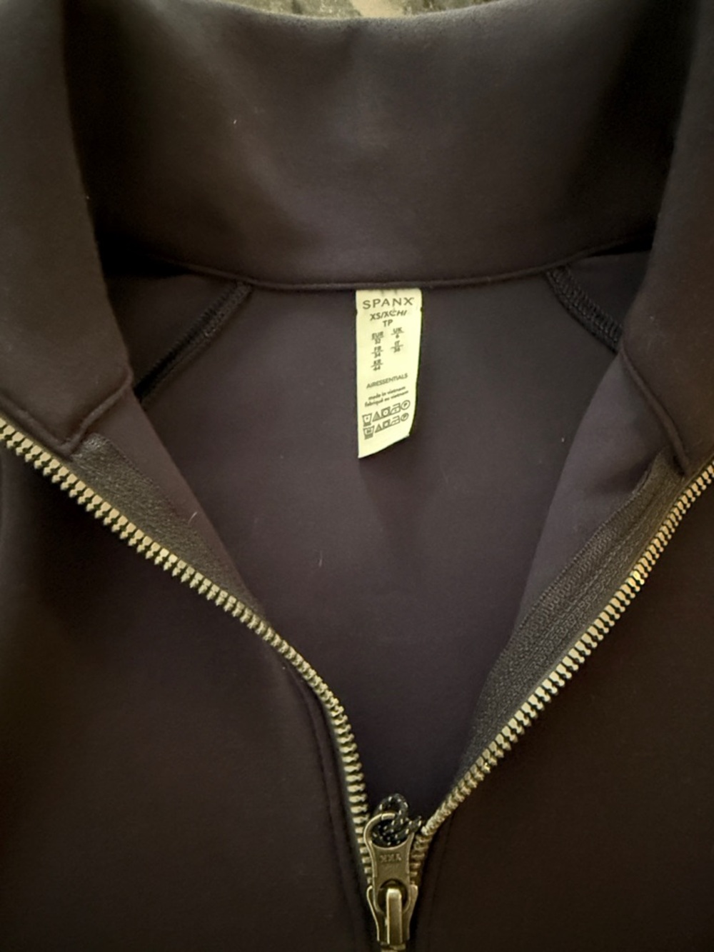 Spanx Air Essential Shawl Neck Collar Top 
Size XS - Picture 4 of 4